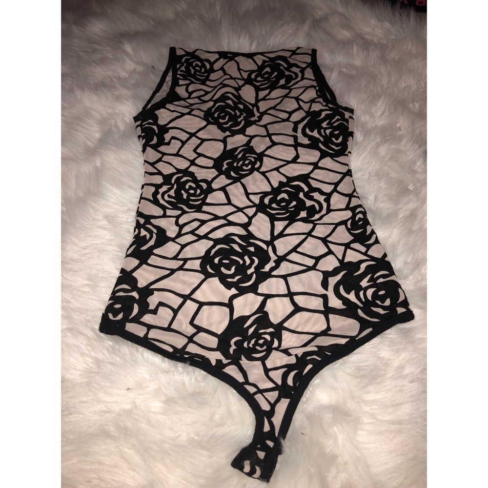 SOLD! 🚫🚫 Concrete rose bodysuit FN - Picture 4 of 7